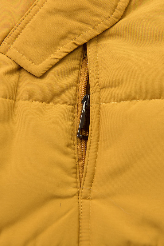 Žltá zimná bunda so sivým plyšom