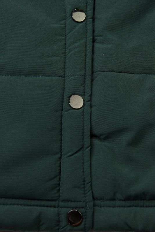 Tmavozelená zimná bunda so sivým plyšom