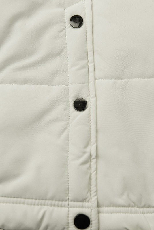 Krémovobiela zimná bunda so sivým plyšom