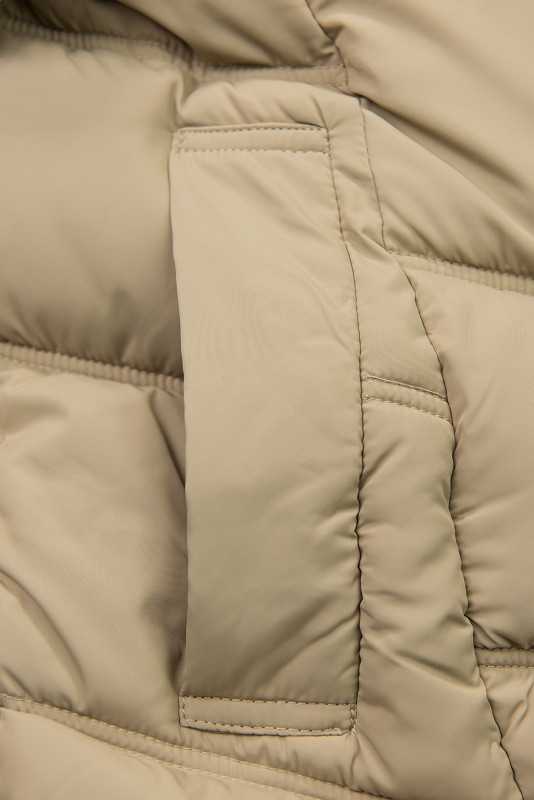 Svetlobéžová zimná bunda s opaskom a kožušinou