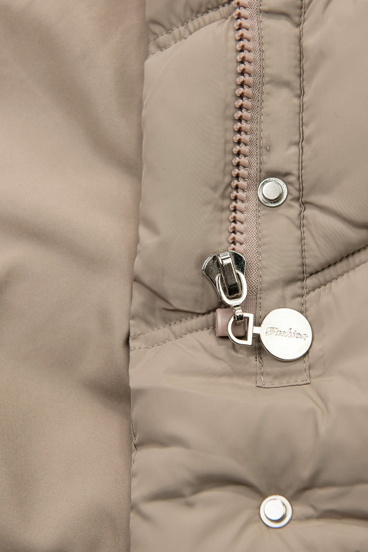 Tmavobéžová zimná bunda s opaskom a kožušinou