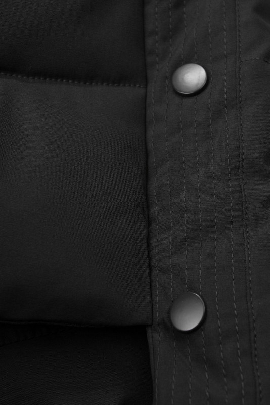 Zimná bunda s odopínacou umelou kožušinou čierna