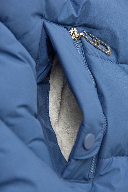 Modrá zimná prešívaná bunda s kožušinou