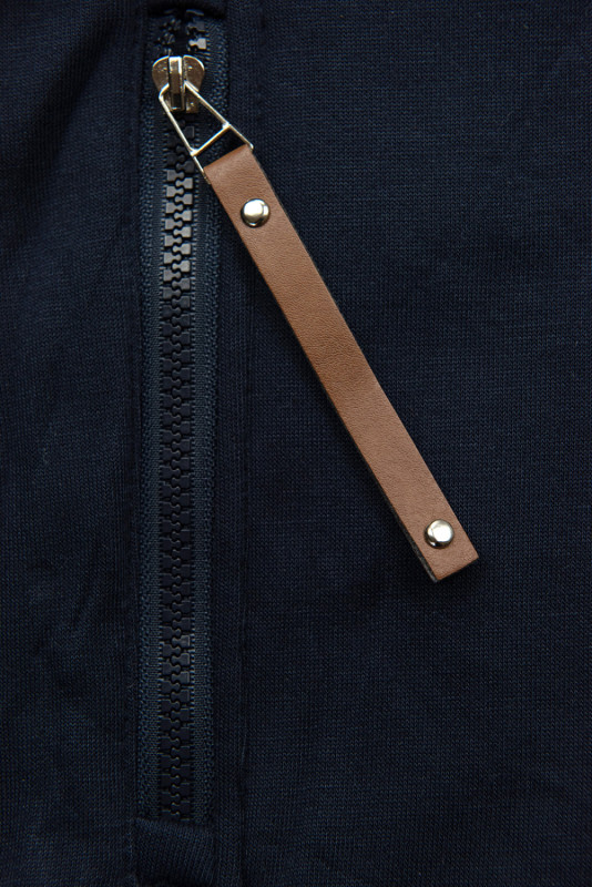 Tmavomodrá mikina s kapucňou v predĺženom strihu