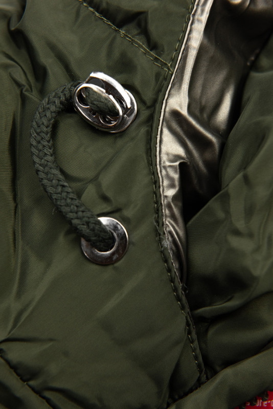 Olivovozelená zimná bunda so strieborným lemom