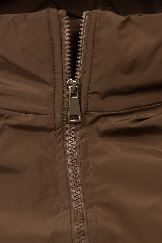 Hnedá zimná vesta s kapucňou