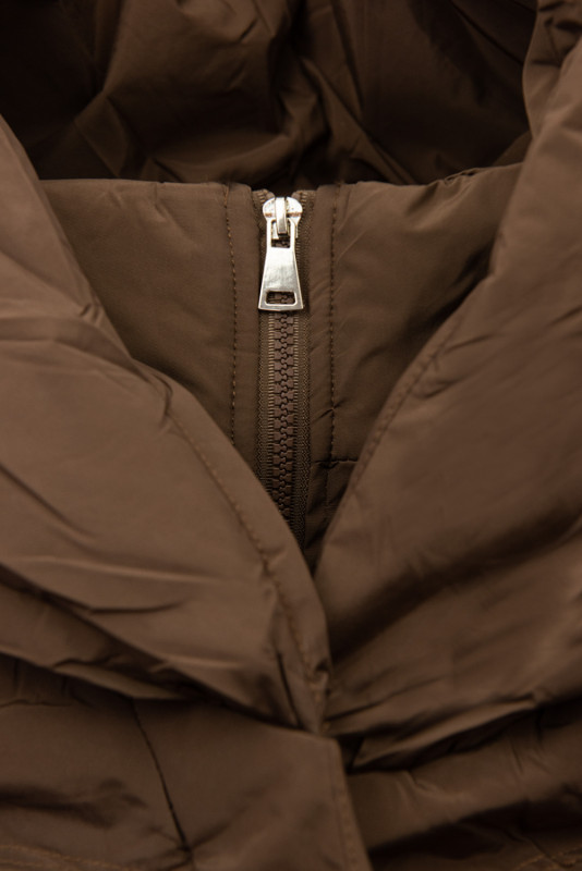 Hnedá zimná vesta s kapucňou