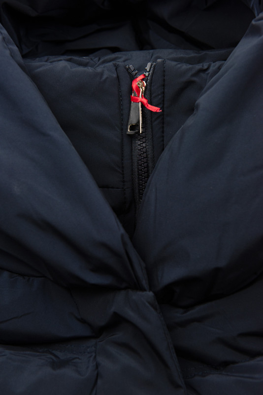 Tmavomodrá zimná vesta s kapucňou