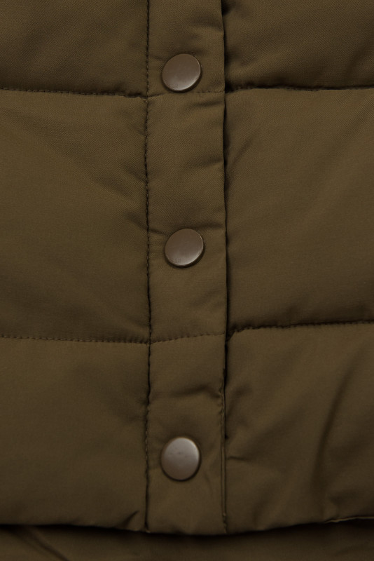 Hnedá prešívaná zimná bunda v predĺženom strihu