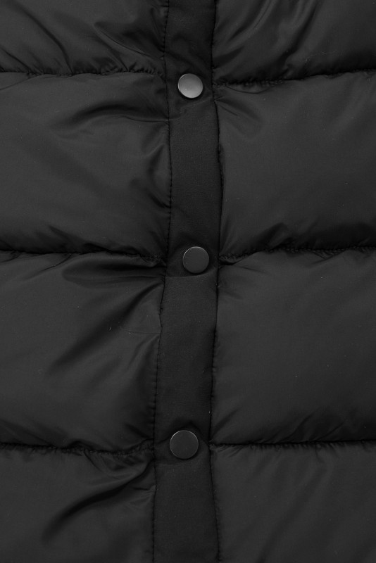 Čierna dlhá zimná bunda s kožušinou