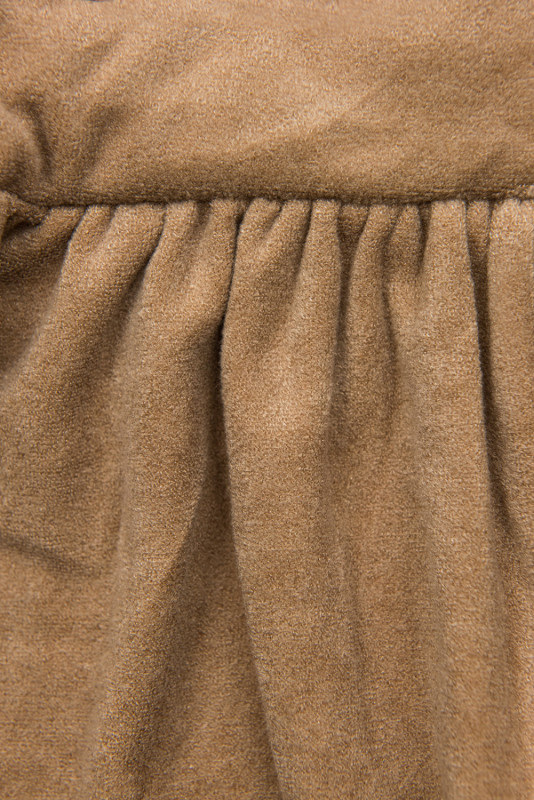 Svetlohnedé krátke šaty s čipkou