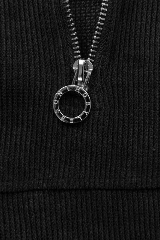 Čierna tepláková súprava s golierom