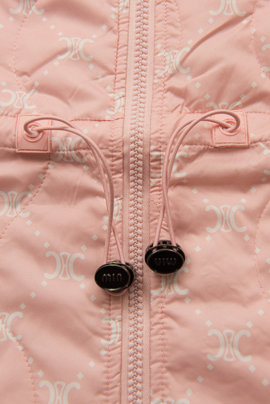 Svetloružová vesta so vzorom