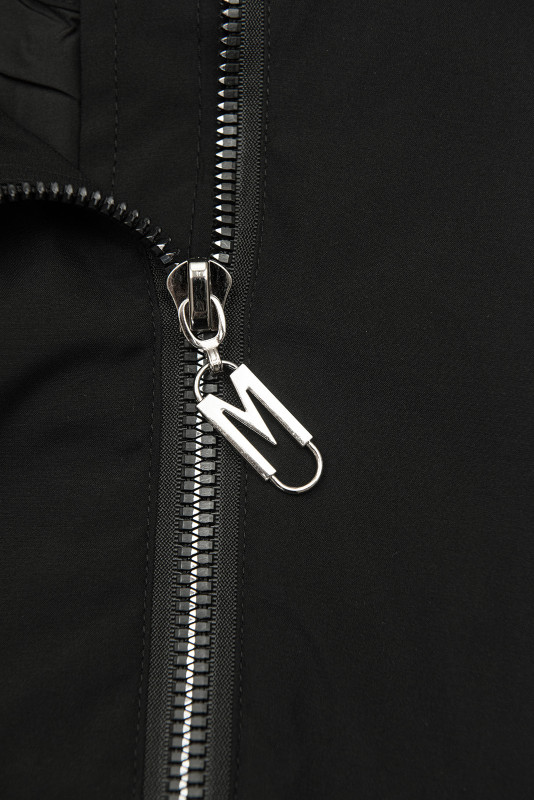 Čierna parka s odopínateľnou kapucňou