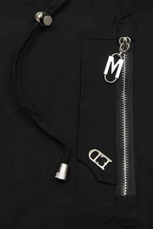 Čierna parka s odopínateľnou kapucňou