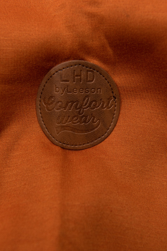 Škoricovohnedá mikina s prešívanou kapucňou