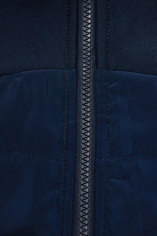 Tmavomodrá mikina v kombinovaných materiáloch