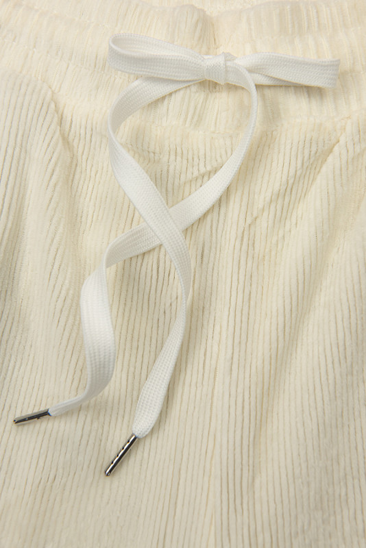 Ecru ležérne nohavice s menčestrovým vzorom