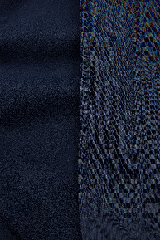 Tmavomodrá mikina v asymetrickom strihu